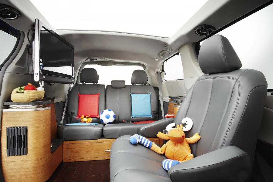  Toyota Sienna Swagger Wagon Supreme for SEMA 2010 года  (фото 3 из 8)